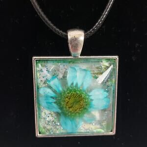 Stunning Floral Resin Pendant Necklace